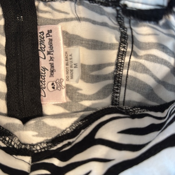 Deadly Dames Top - Picture 3 of 3